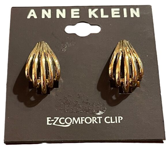 NWT Anne Klein gold tone fluted clip earrings - Picture 1 of 4